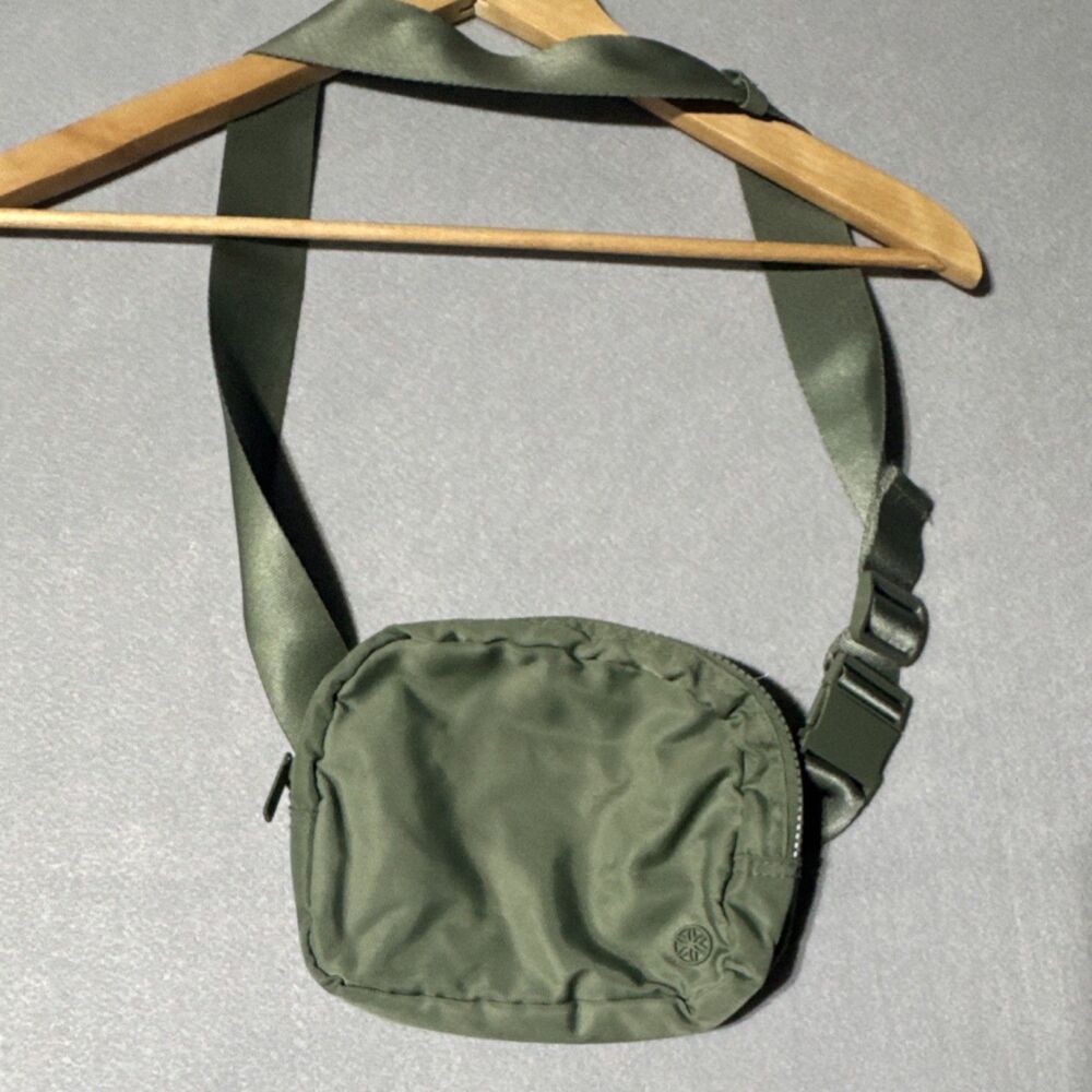 Gaiam Celery Green Belt Bag Fanny Pack Waist Pack Sidekick Zip Closure Pockets